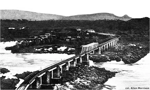 Ponte ferroviária sobre o rio, em fotografia antiga